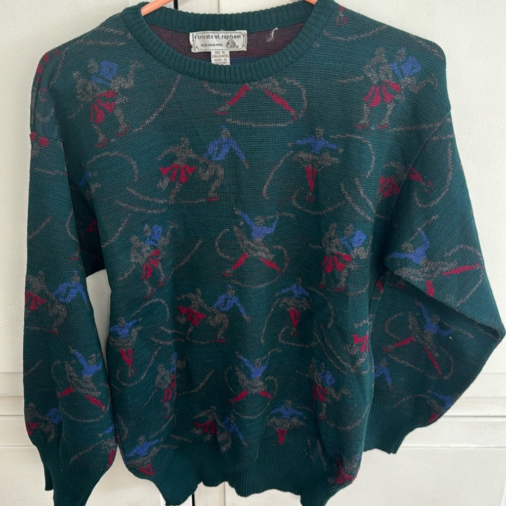 Gorgeous Wool Pullover Dark Green Skaters!